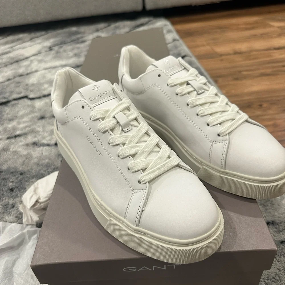 Gant White Minimalist Sneakers Sleek Design - Picture 2 of 3